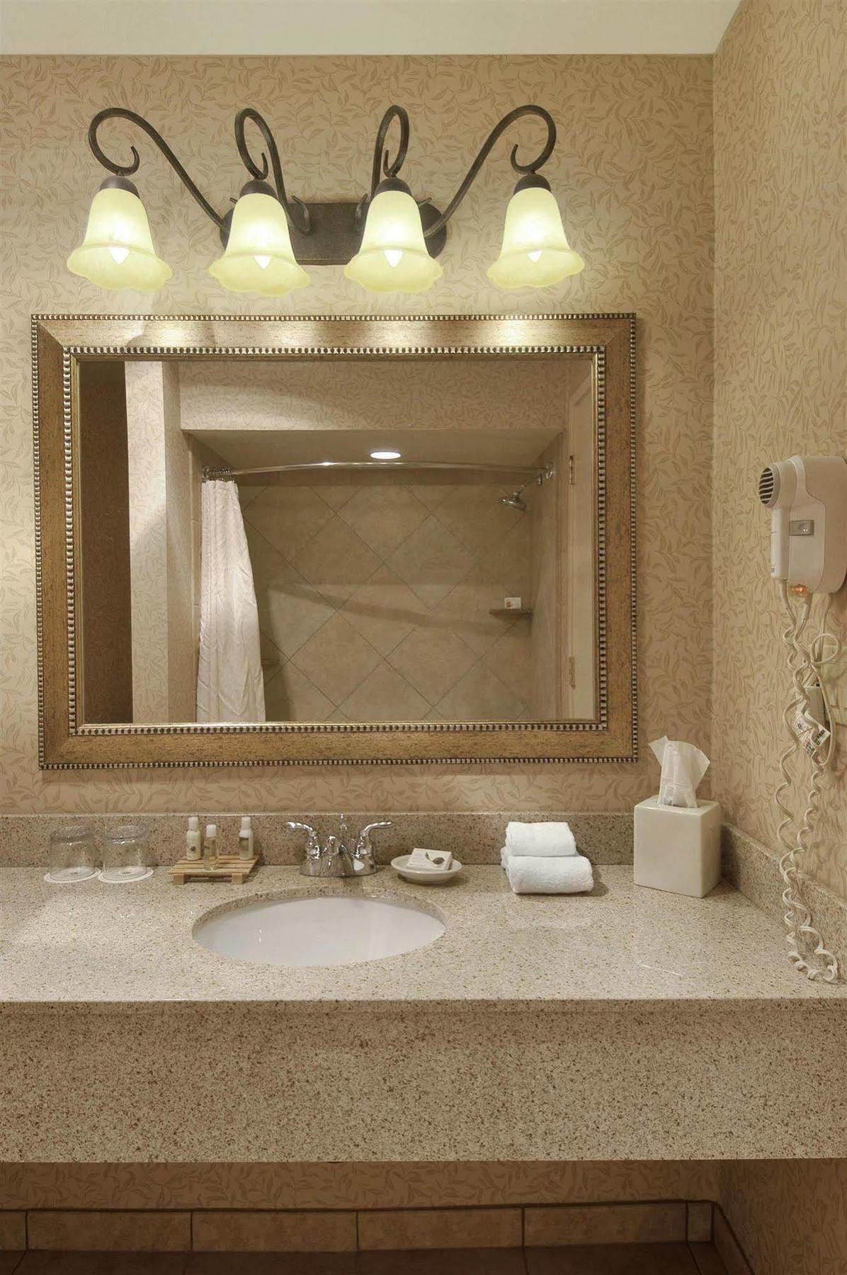Red Lion Hotel 3*